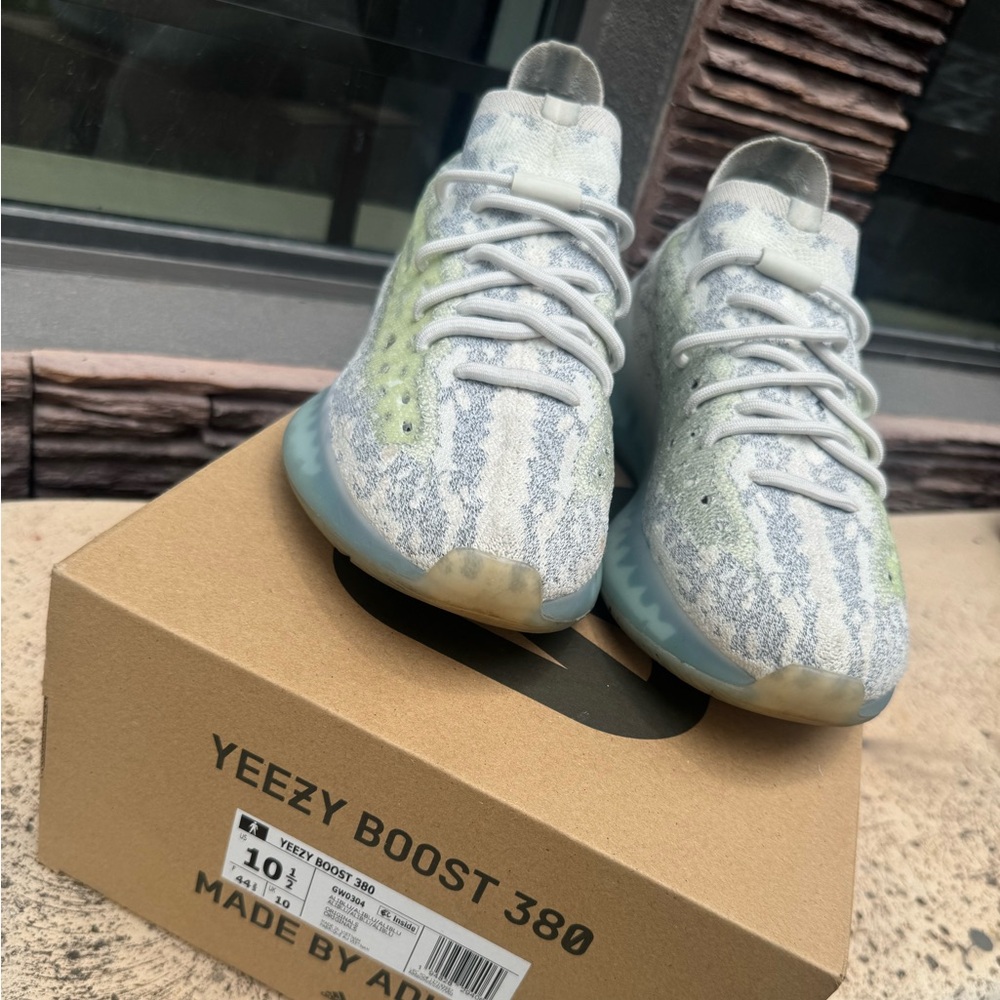 Yeezy 380 alien blue reflective - Picture 2 of 4